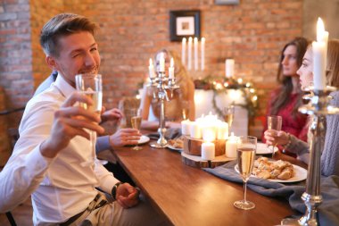 Yakın arkadaş grubunda Noel kutlaması