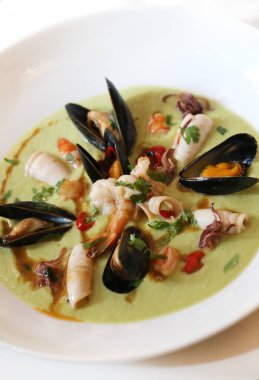 Lokantada nefis yemekler.