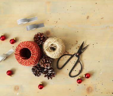 El işçiliği. Aletler masada.