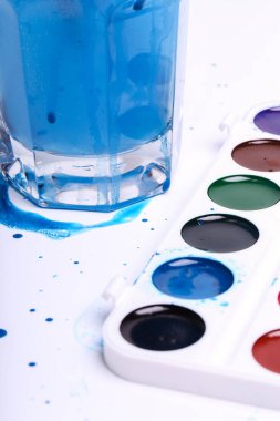 Renkler, sanat. Renkli suluboya boya
