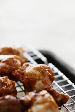 Yemek ve yemek. Kızarmış tavuk bacağı.