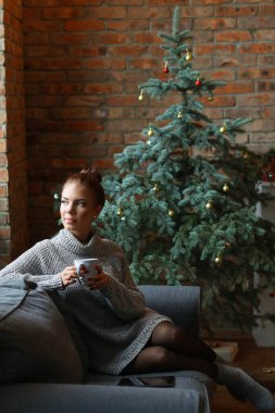 Noel arifesinde güzel bir kadın