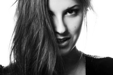 Genç ve baştan çıkarıcı bir kadının portresi