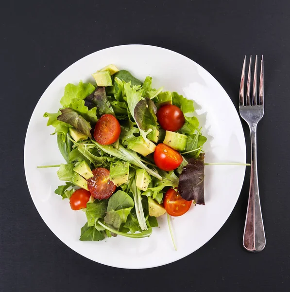 식탁에 맛있는 샐러드 — 스톡 사진