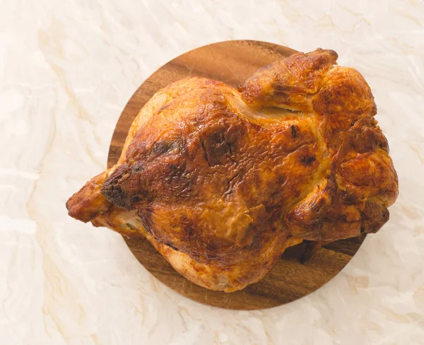 Pollo Alla Griglia Sul Tavolo — Foto Stock