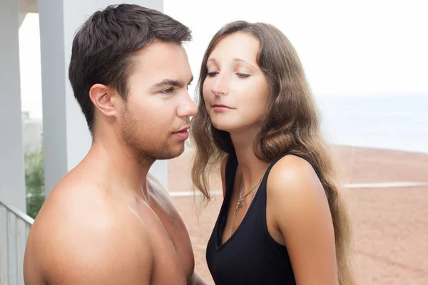 Retrato Belo Casal Jovem Praia Mar — Fotografia de Stock