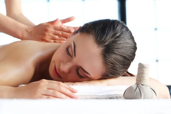 Young Beautiful Woman Relaxing Massage Spa Salon — Stock Photo, Image
