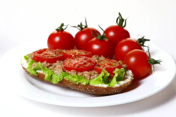 Ein Frisches Sanswich Mit Thunfisch Und Gemüse — Stockfoto