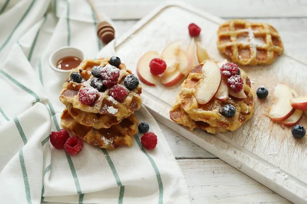 Lezzetli waffle 'lar masada.