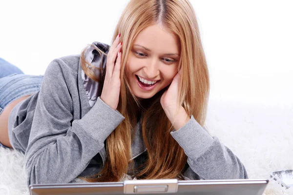 Feliz Joven Sonriente Casa — Foto de Stock