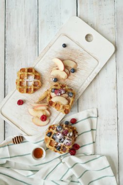 Lezzetli waffle 'lar masada.