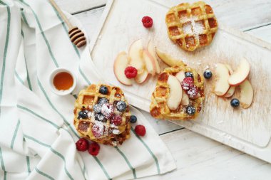 Lezzetli waffle 'lar masada.