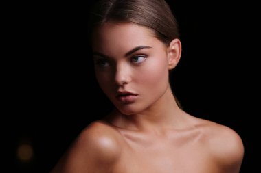 Güzellik, cilt bakımı. Güzel yüzlü güzel bir kadın.