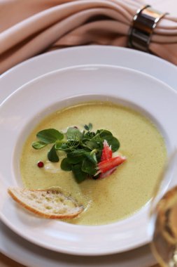 Lokantada nefis yemekler.