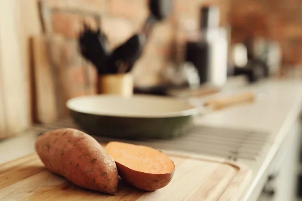 Kitchen Cooking Raw Potato Cutting Board — Stock Photo, Image