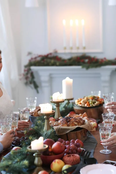 Kerstdag Feestmaal Diner Met Een Groep Vrienden — Stockfoto