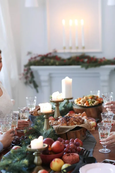 Juldagen Firande Middag Med Kompisgänget — Stockfoto