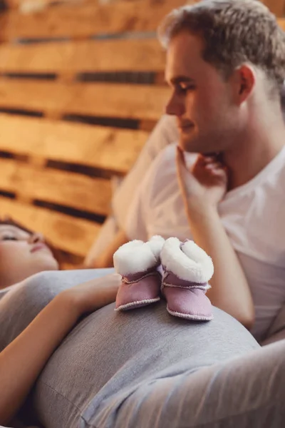 Mooie Zwangere Vrouw Haar Man — Stockfoto