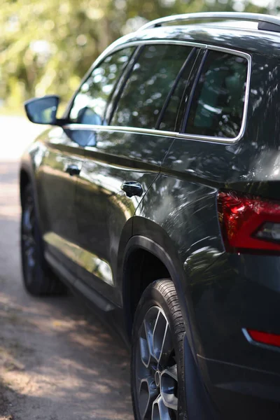 Renkli camlı araba.