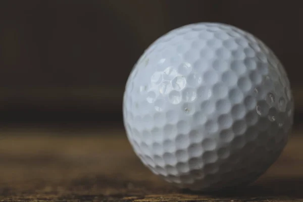 テーブルの上のゴルフボール — ストック写真