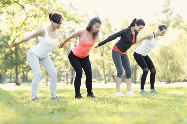 Desporto Mulheres Exercitam Parque — Fotografia de Stock