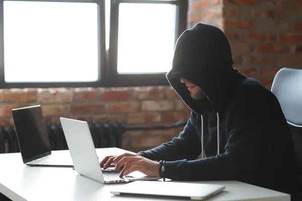 Hacker Vor Seinem Computer — Stockfoto