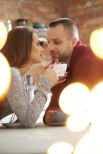 Schönes Junges Paar Trinkt Kaffee — Stockfoto