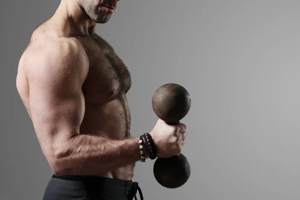 Kroppsbygger Mann Med Muskuløs Kropp – stockfoto