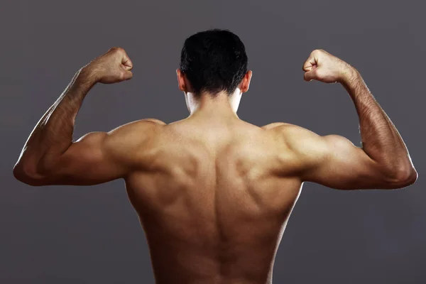 Jovem Muscular Cara Mostra Seu Forte Volta — Fotografia de Stock