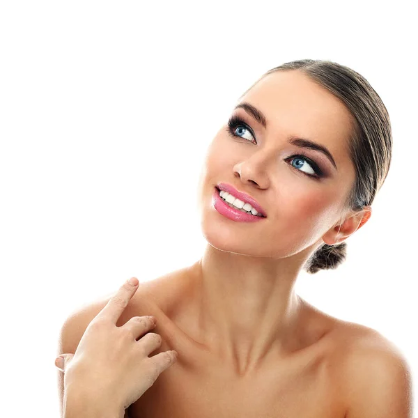 Mujer Latina Joven Sonriendo Aislada Sobre Fondo Blanco — Foto de Stock