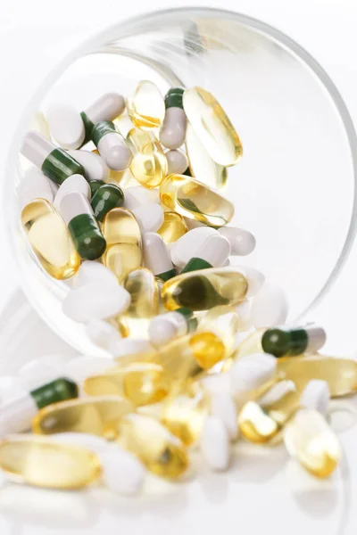 Gyógyszer Gyógyszertan Egy Rakás Tabletta Van Asztalon — Stock Fotó