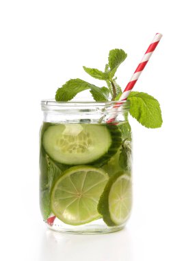 Serinletici, masada yaz içkisi