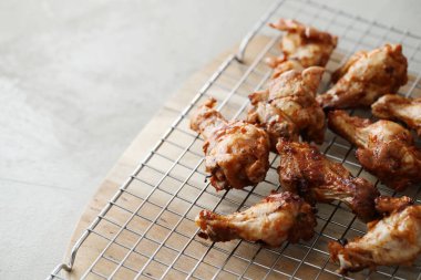 Yemek ve yemek. Kızarmış tavuk bacağı.