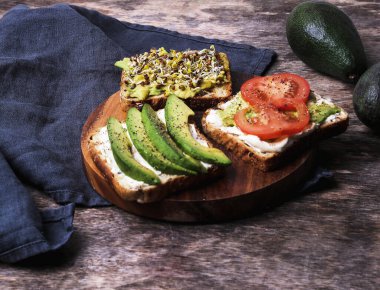 Tahta masada nefis bir tost.