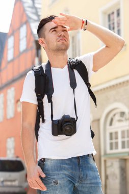 Turist. Tatil boyunca adam