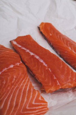 Lezzetli, çiğ somon.