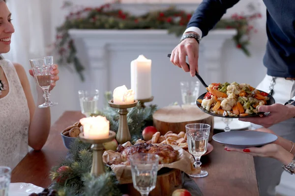 Feest Mensen Bij Het Kerstdiner — Stockfoto