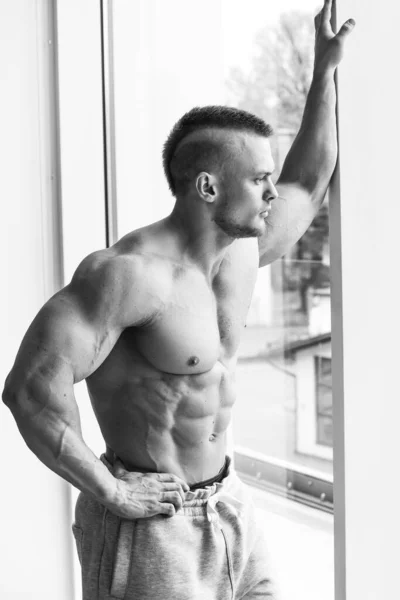 Fitness Bodybuilding Mächtiger Mann Mit Perfektem Körper — Stockfoto