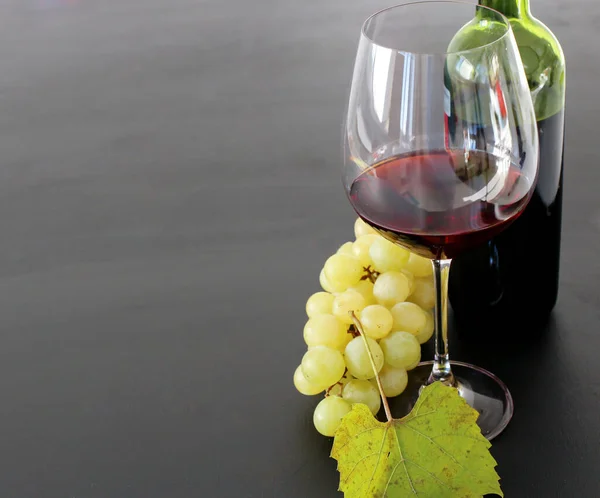 Drick Läckert Vin Bordet — Stockfoto