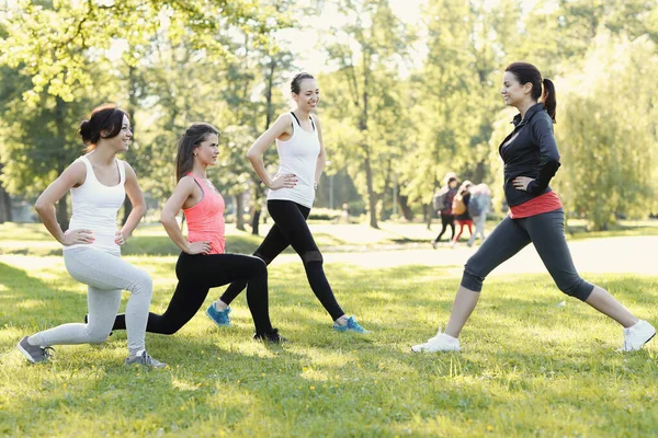 Desporto Mulheres Exercitam Parque — Fotografia de Stock