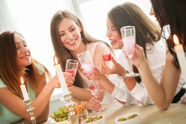 Feest Met Een Groep Mooie Vrouwen — Stockfoto