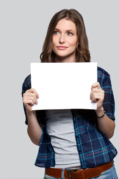 Hermosa Mujer Con Cartelera Blanca — Foto de Stock