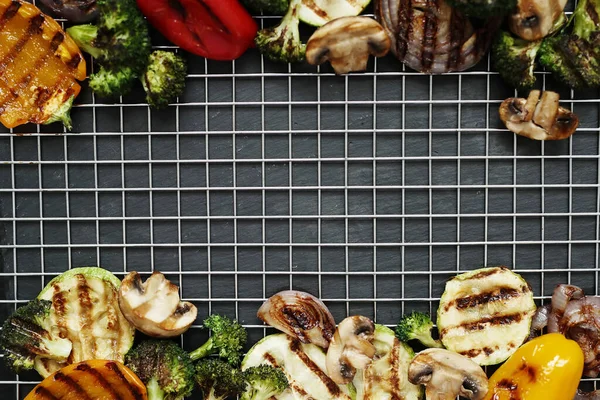 Cocina Deliciosas Verduras Parrilla Sobre Mesa —  Fotos de Stock