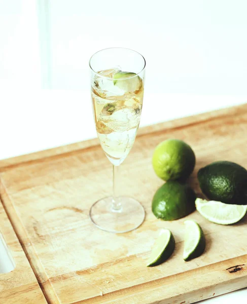 Masada Bir Kadeh Şampanya — Stok fotoğraf