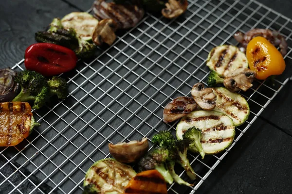 Cocina Deliciosas Verduras Parrilla Sobre Mesa —  Fotos de Stock