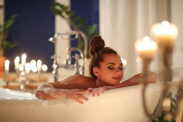 Badezimmer Schöne Frau Dessous — Stockfoto