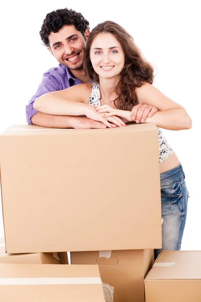Unga Och Lyckliga Par Bär Lådor Till Nytt Hus — Stockfoto
