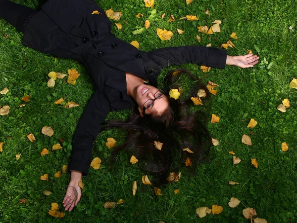 Güzel genç ve mutlu bir kadın