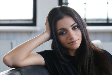 Yaşam tarzı. Evdeki güzel kız.