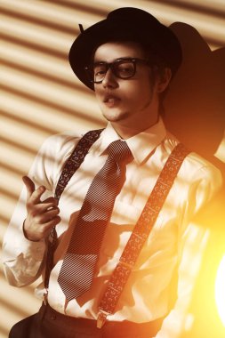 gün batımı ışık şık adam portresi